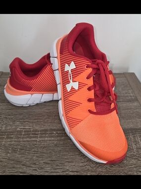 Under Armour Vibrant Under Armour Athletic Shoes 4Y Florescent Orange/Red.